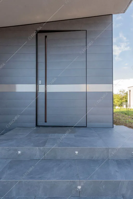 Ingresso della villa Warta, location in stile contemporaneo a Monza