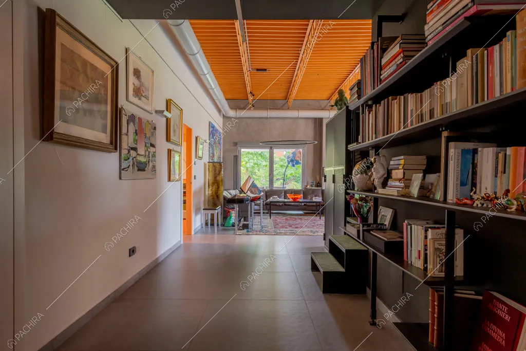 Corridoio del loft Graviola, location in stile contemporaneo a Milano
