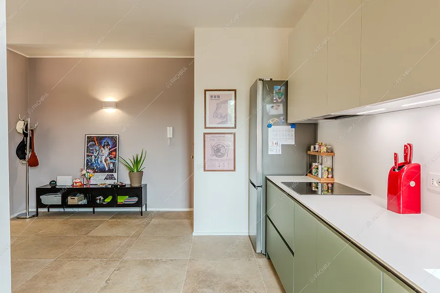 Cucina dell'appartamento moderno Vecia, location per shooting a Monza