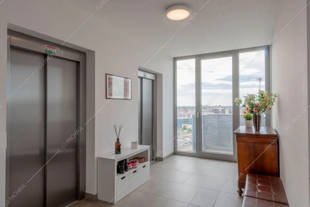 Atrio dell'appartamento Tobol, location in stile contemporaneo a Milano