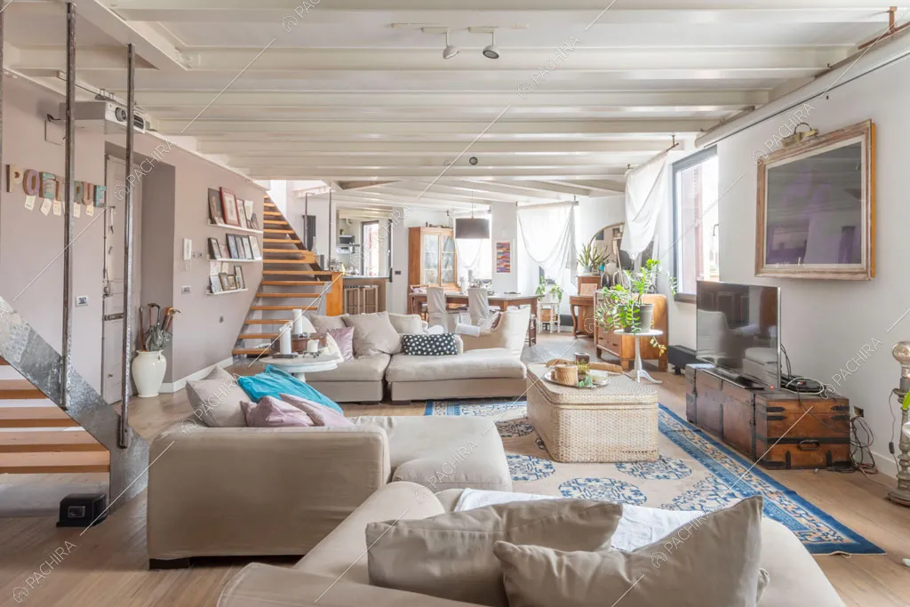 Grande zona living dell'appartamento Uru, location in stile moderno a Roma