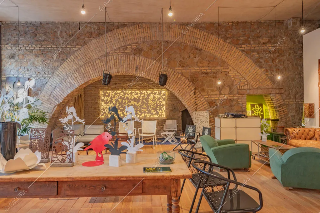 Mattoncini a vista nella sala dell'espositivo Couve, location in stile contemporaneo a Roma