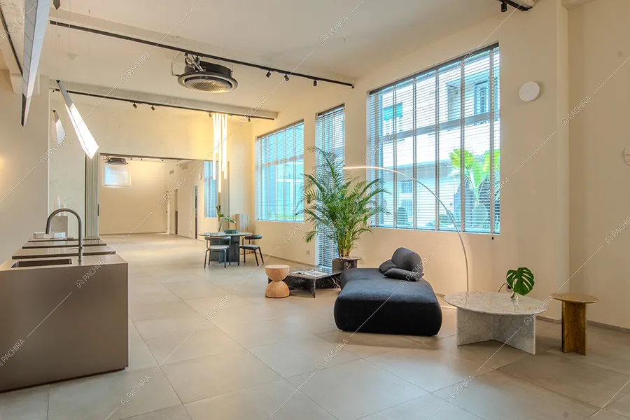 Cucina dell'espositivo Tipuana, location in stile contemporaneo a Milano