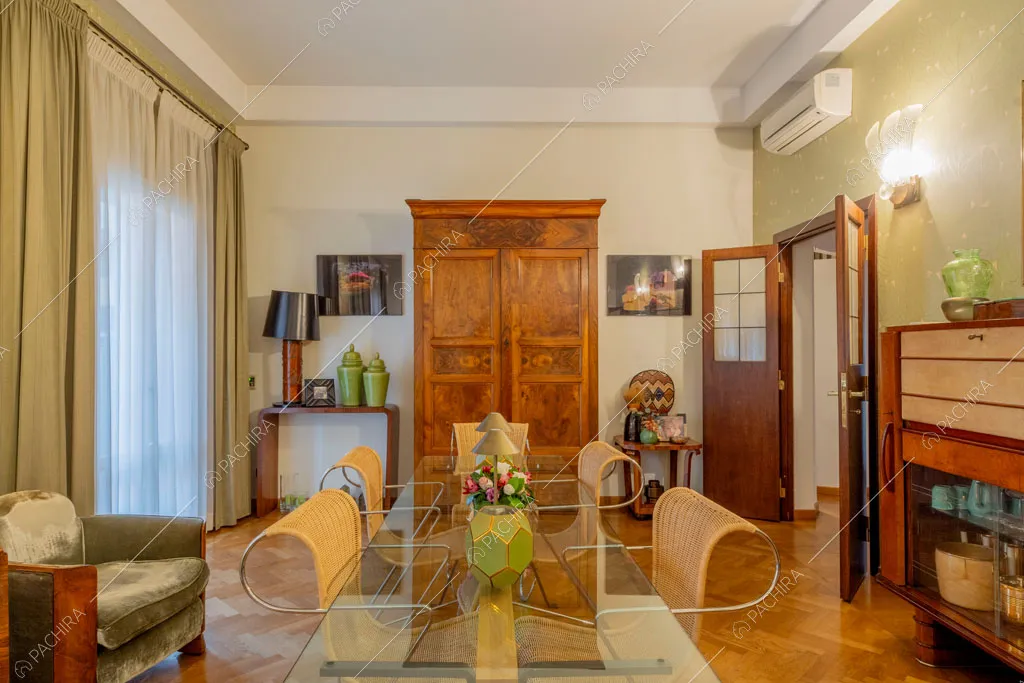 Sala da pranzo dell'appartamento Yalu, location in stile contemporaneo a Roma
