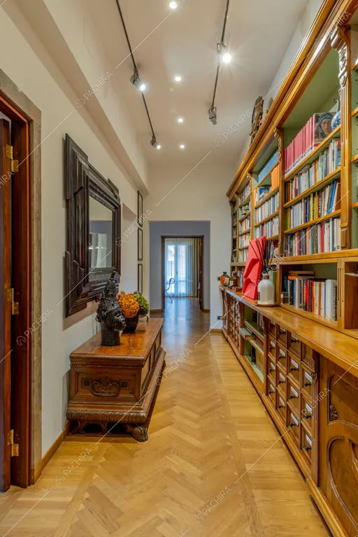 Corridoio dell'appartamento Yalu, location in stile contemporaneo a Roma