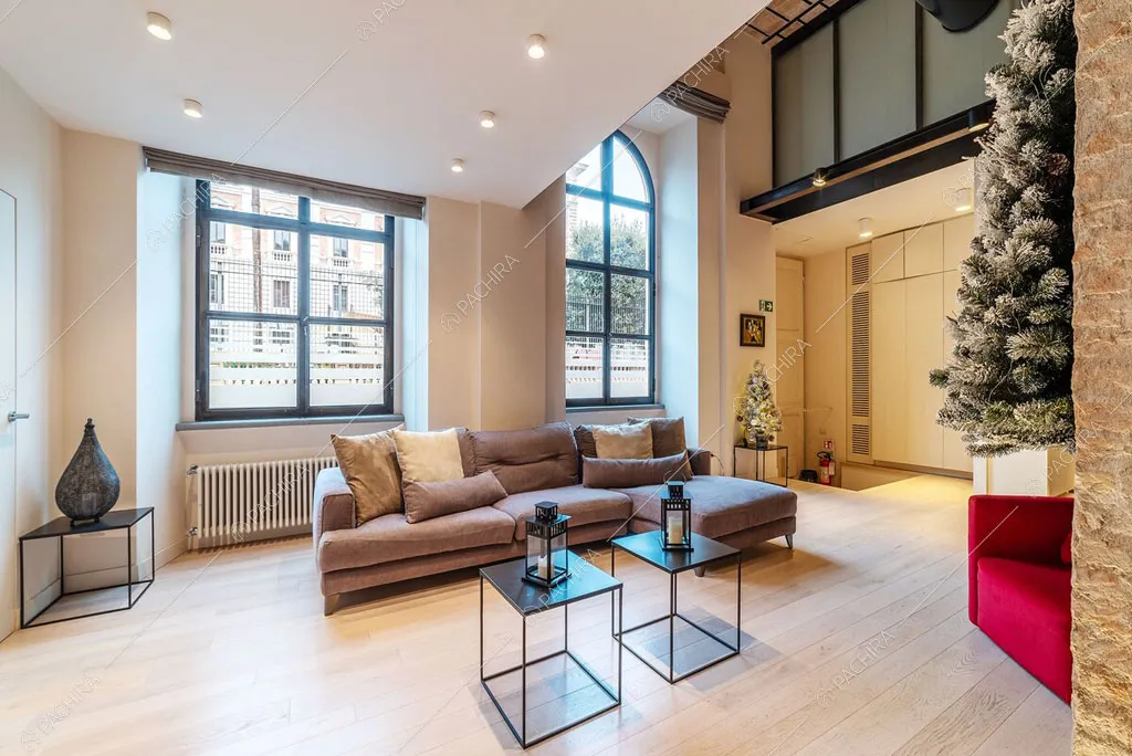 Pavimento in parquet nella sala del loft Sabbia, location in stile moderno a Roma