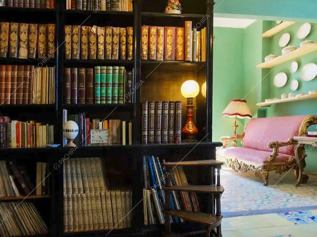 Biblioteca della villa Tanami, location in stile classico a Palermo