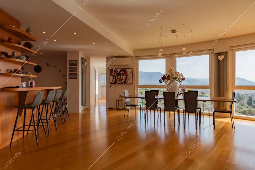 Pavimento in parquet nella zona living della villa Matico, location in stile contemporaneo a Roma