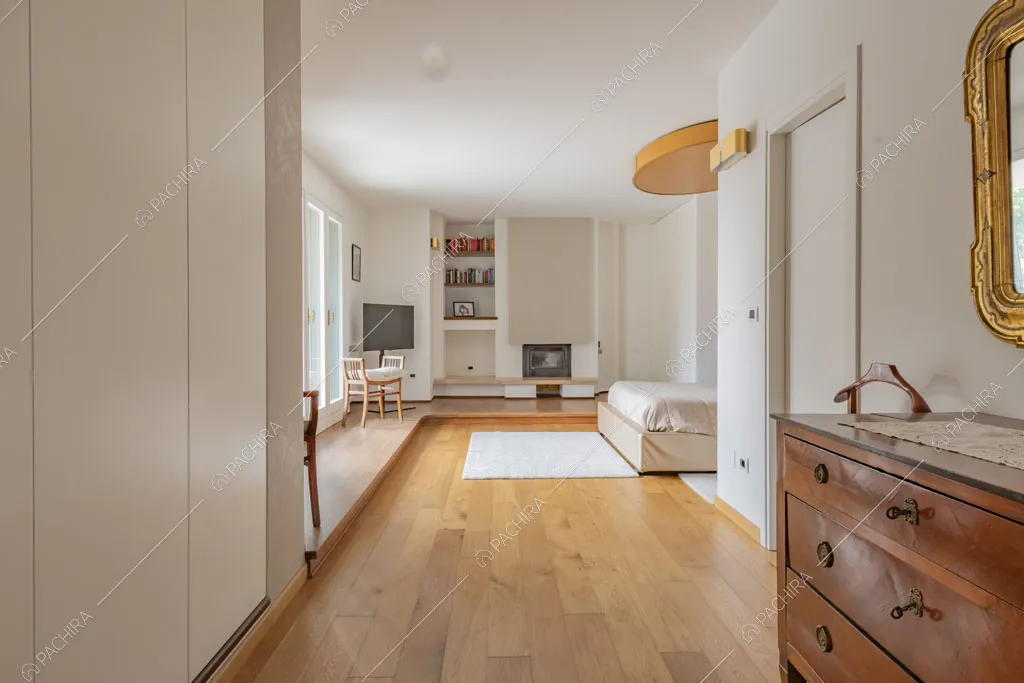 Camera da letto matrimoniale della villa Bris, location in stile contemporaneo a Torino