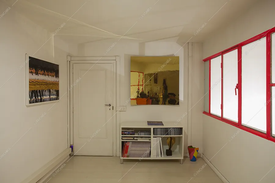 Ingresso dello spazio espositivo Paranà, location in stile minimal a Roma