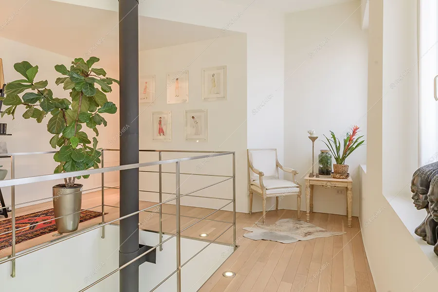 Corridoio della villa Nilo, location in stile moderno a Milano