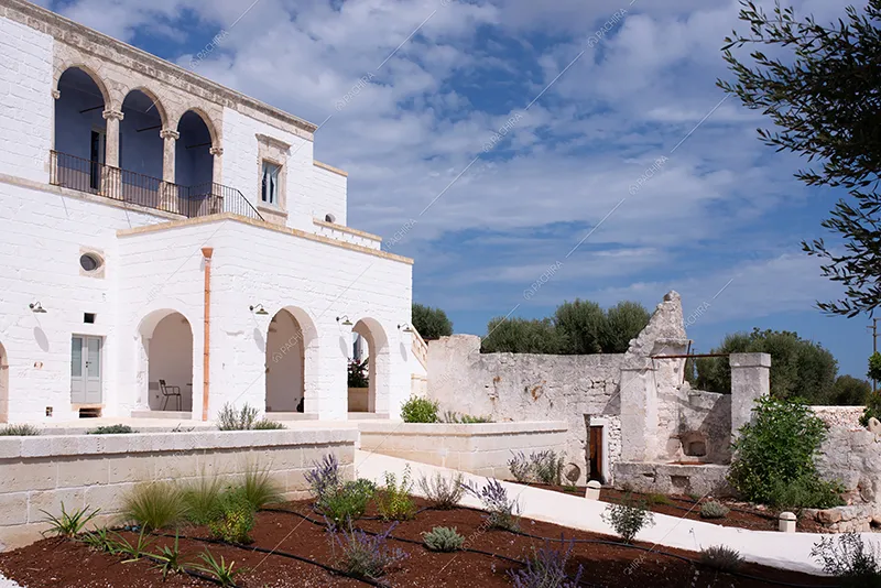Esterni della masseria Athos, location in stile rustico a Brindisi