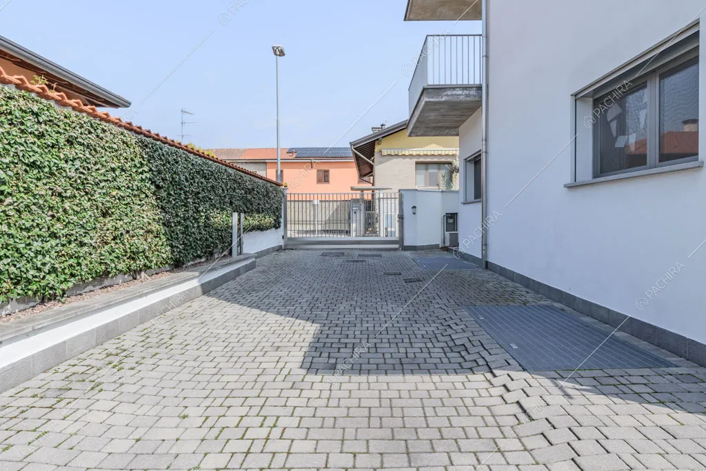Vialetto della villa Lilium, location in stile moderno in Provincia di Milano