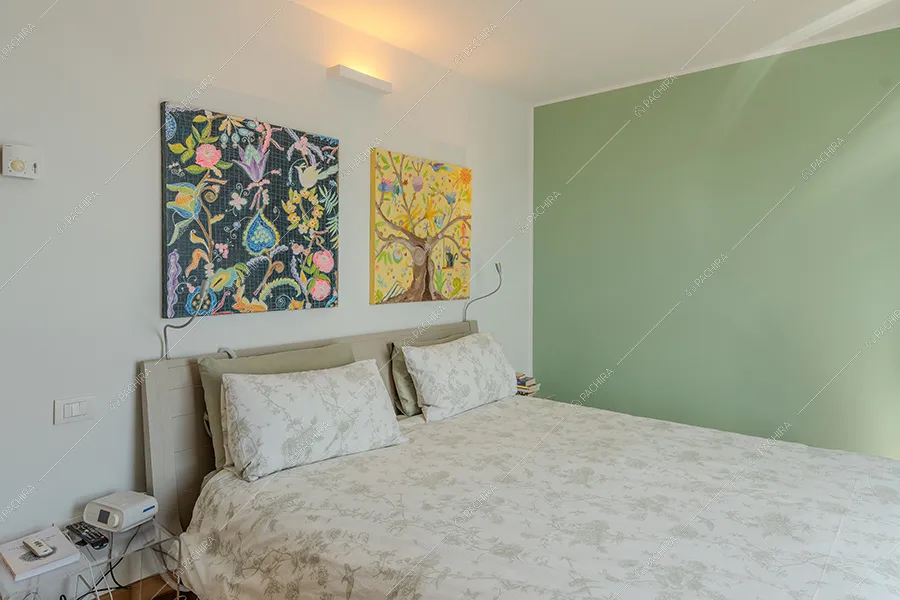 Camera da letto dell'appartamento Vardar, location in stile classico a Milano