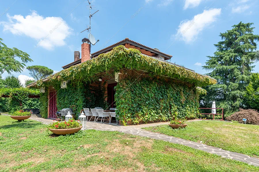 Esterni della villa Adige, location in stile contemporaneo a Monza