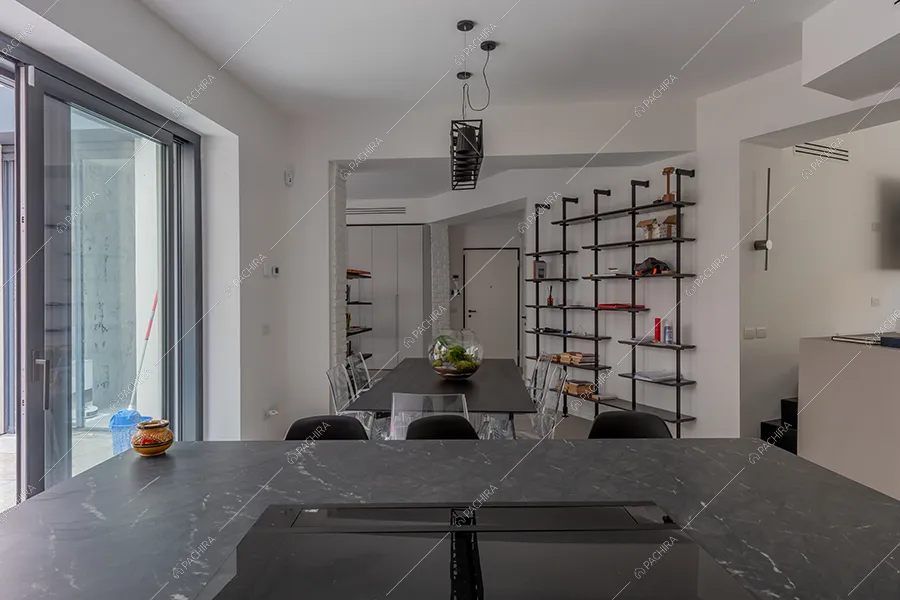 Cucina del loft Ob, location in stile moderno a Milano