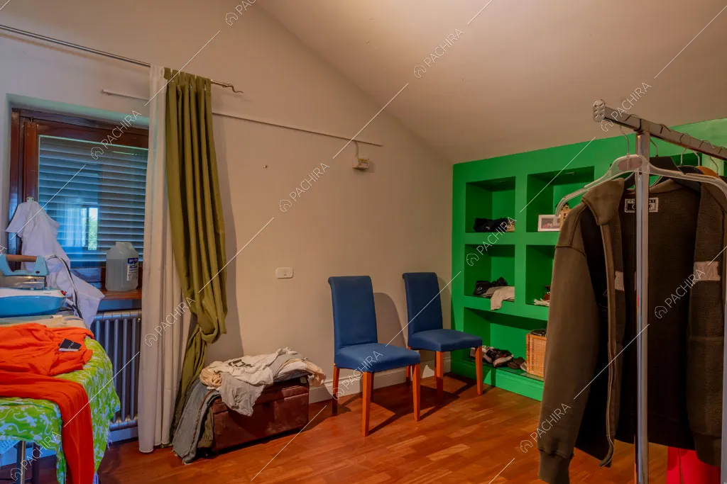 Stanza della villa Cassava, location in stile contemporaneo a Roma