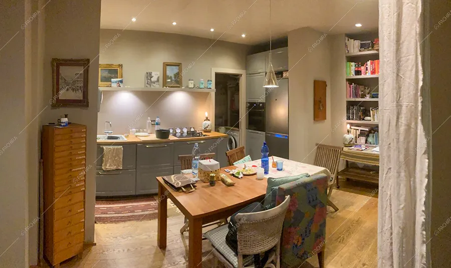 Cucina dell'appartamento Boldo, location in stile classico a Monza