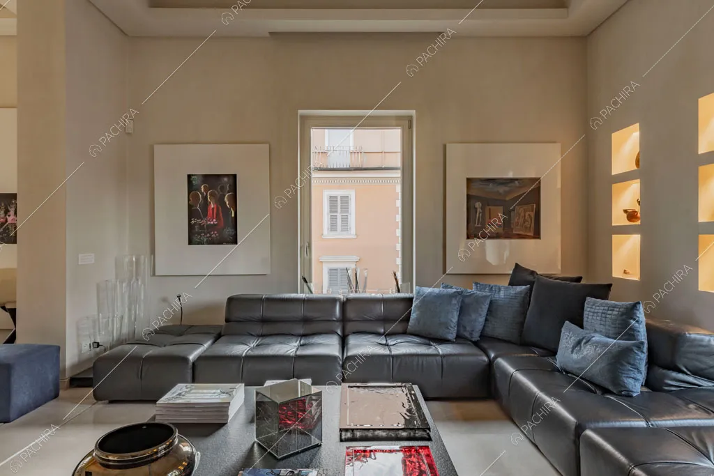 Divano angolare nella sala dell'appartamento Kamala, location in stile contemporaneo a Roma