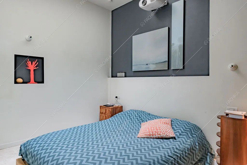 Camera da letto del loft Unakite, location in stile moderno a Milano