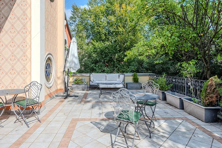 Terrazza della villa Rainier, location in stile liberty a Milano