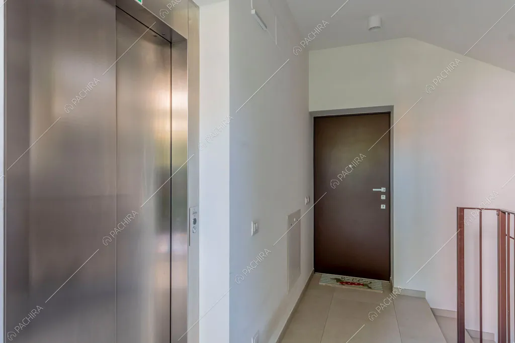 Pianerottolo del loft Fenice, location in stile contemporaneo a Milano