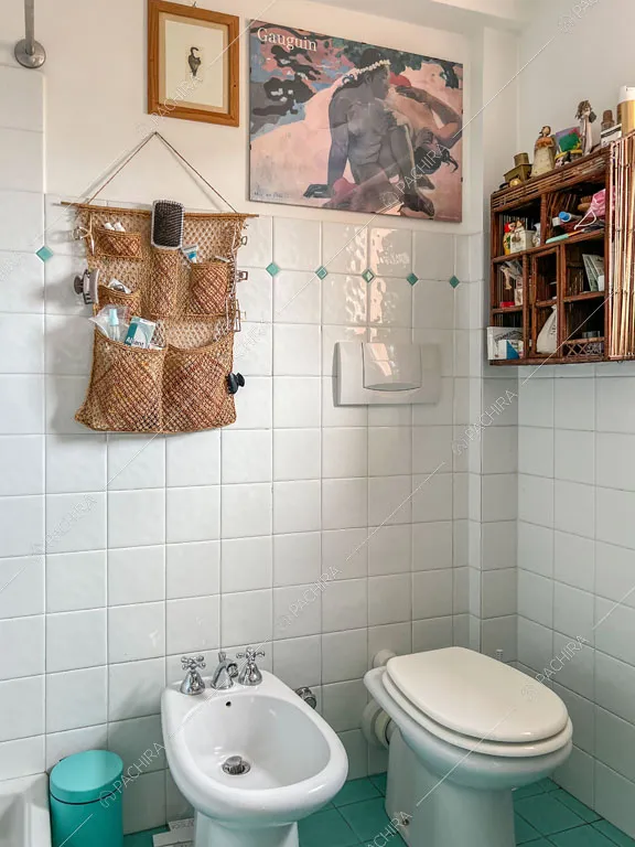 Bagno dell'appartamento Kuban, location in stile moderno a Roma