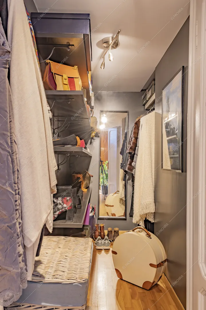 La cabina armadio della Location Begonia a Milano