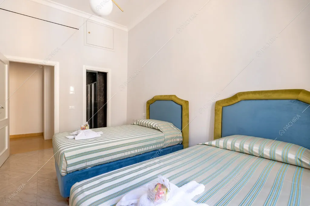Camera da letto dell'appartamento Ural, location in stile moderno a Roma