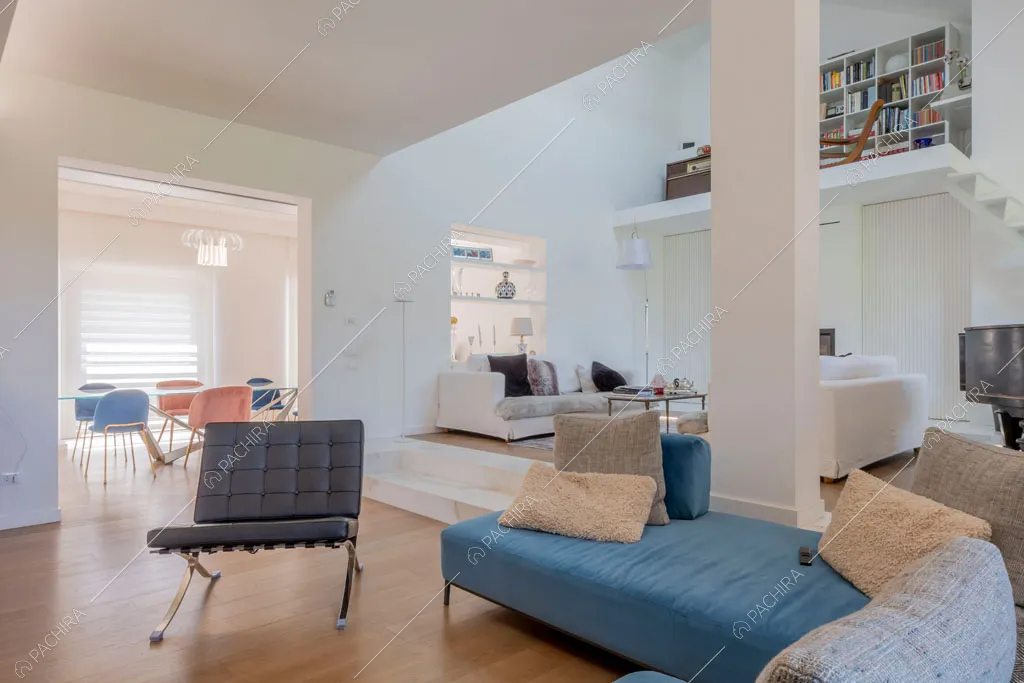 Zona living della villa Orinoco, location in stile contemporaneo a Roma