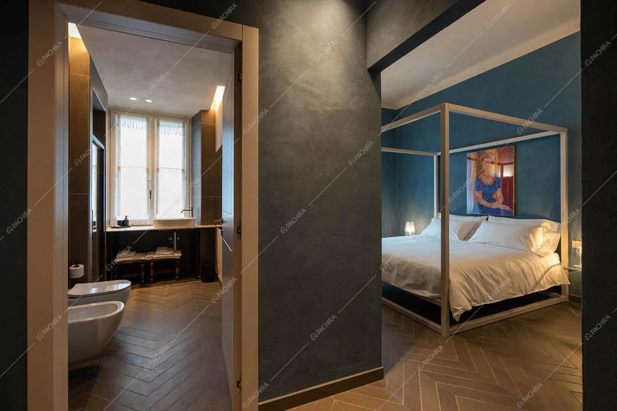 Bagno e camera della villa Alessandrite, location in stile classico a Vercelli