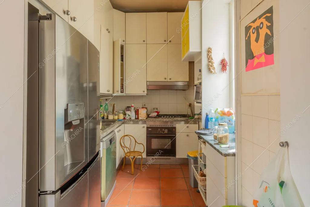 Cucina dell'appartamento Pancrazio, location in stile contemporaneo a Roma