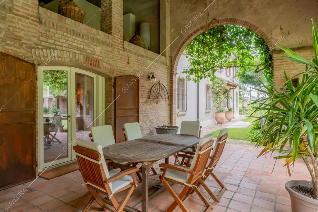 Veranda della villa Missouri, location in stile rustico a Mantova