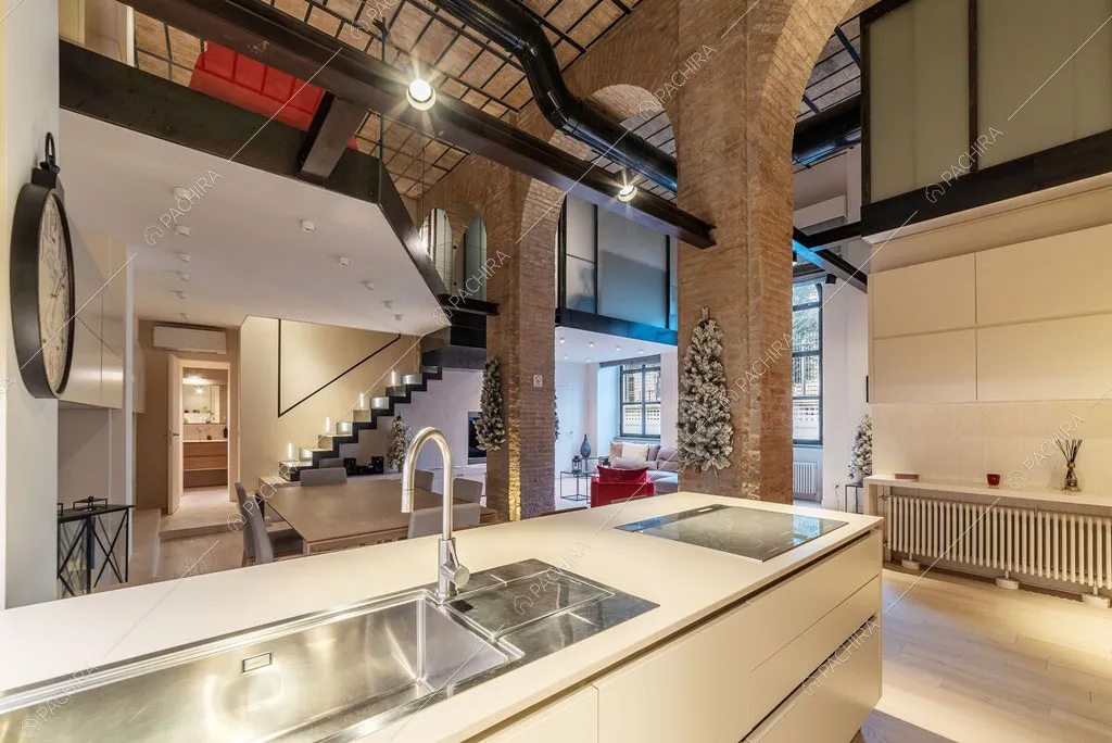 Zona living del loft Sabbia, location in stile moderno a Roma